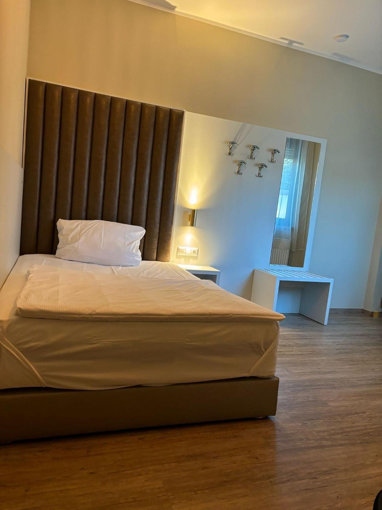 Hotel Athen Kelsterbach Frankfurt Airport Exterior foto